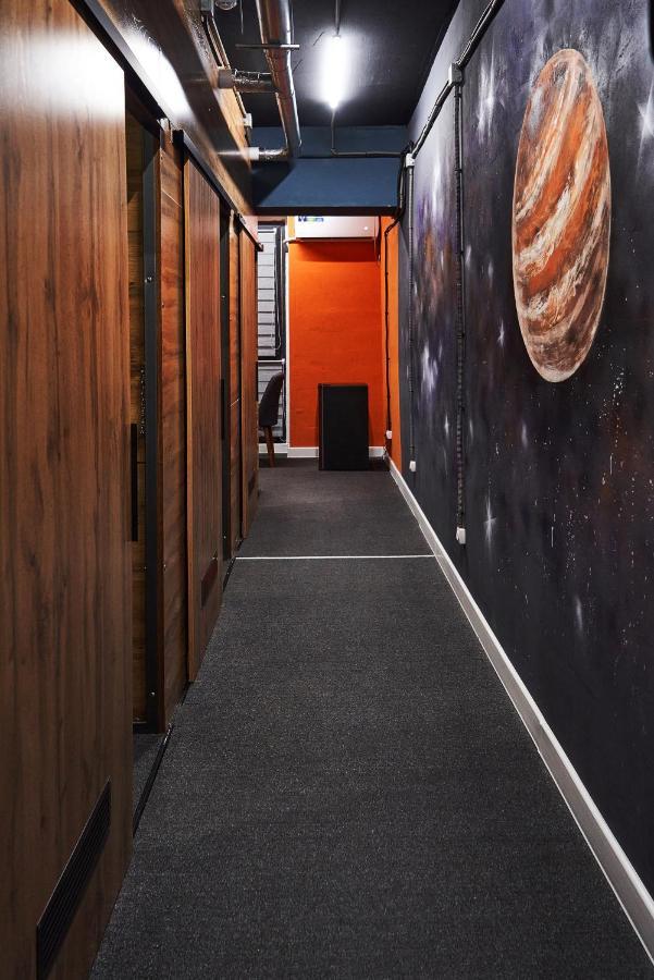 Gagarin Capsule Hotel Алмати Екстер'єр фото