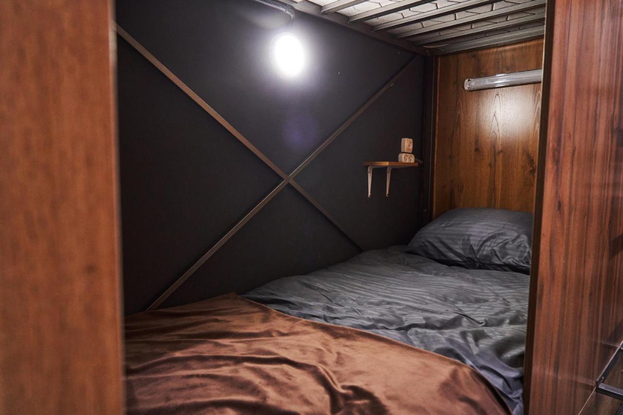 Gagarin Capsule Hotel Алмати Екстер'єр фото