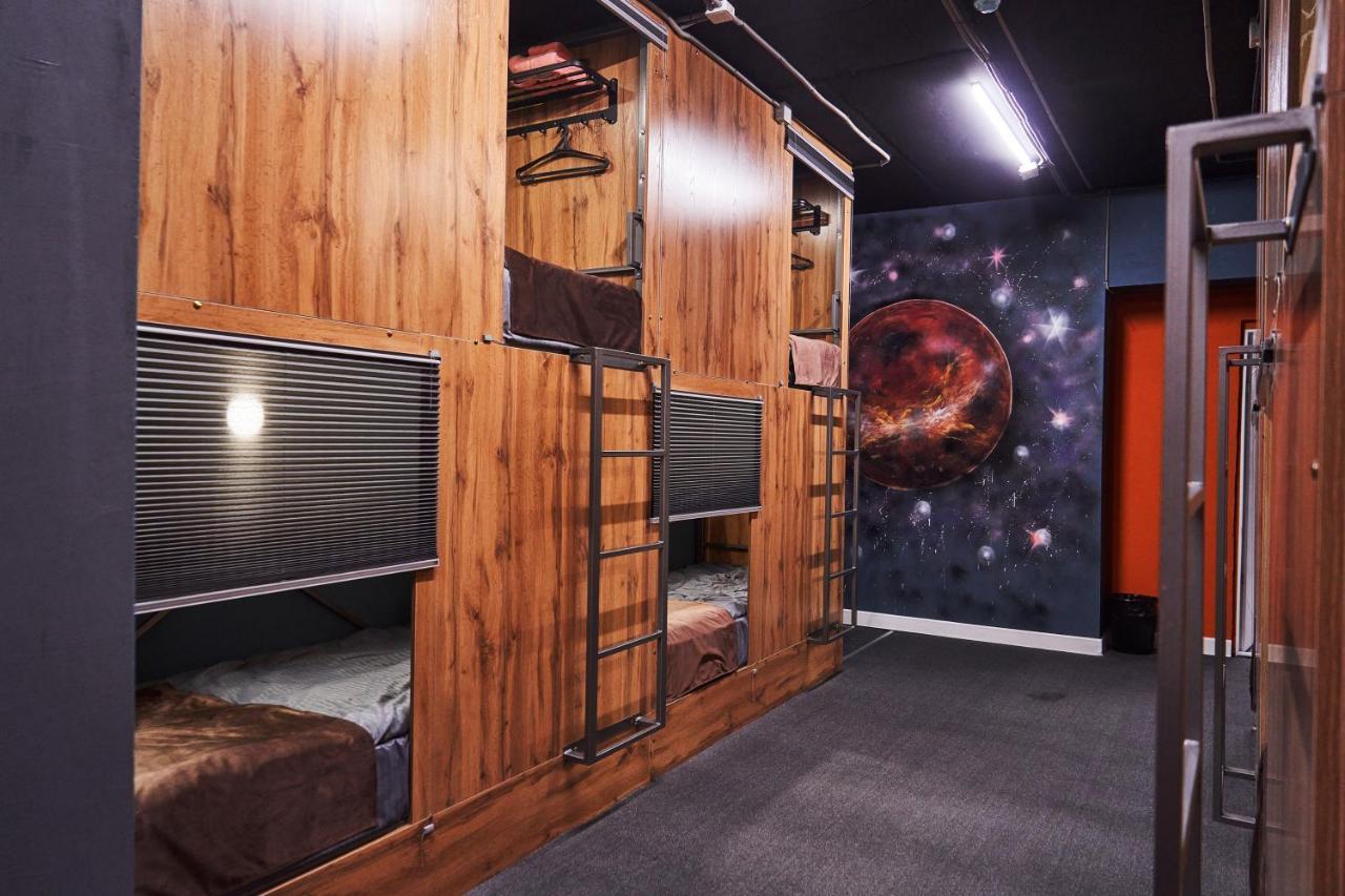 Gagarin Capsule Hotel Алмати Екстер'єр фото